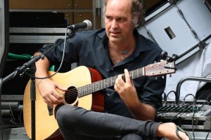 de-lachende-zon-elco-van-alphen-gitaar muziektherapie elco gitaar muziek